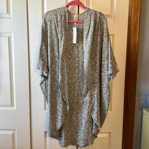 NWT tapered cardigan. Grey and white with black speckles 3X